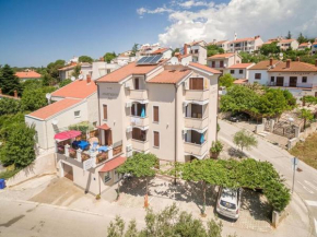 Apartments with a parking space Pjescana Uvala, Pula - 7612